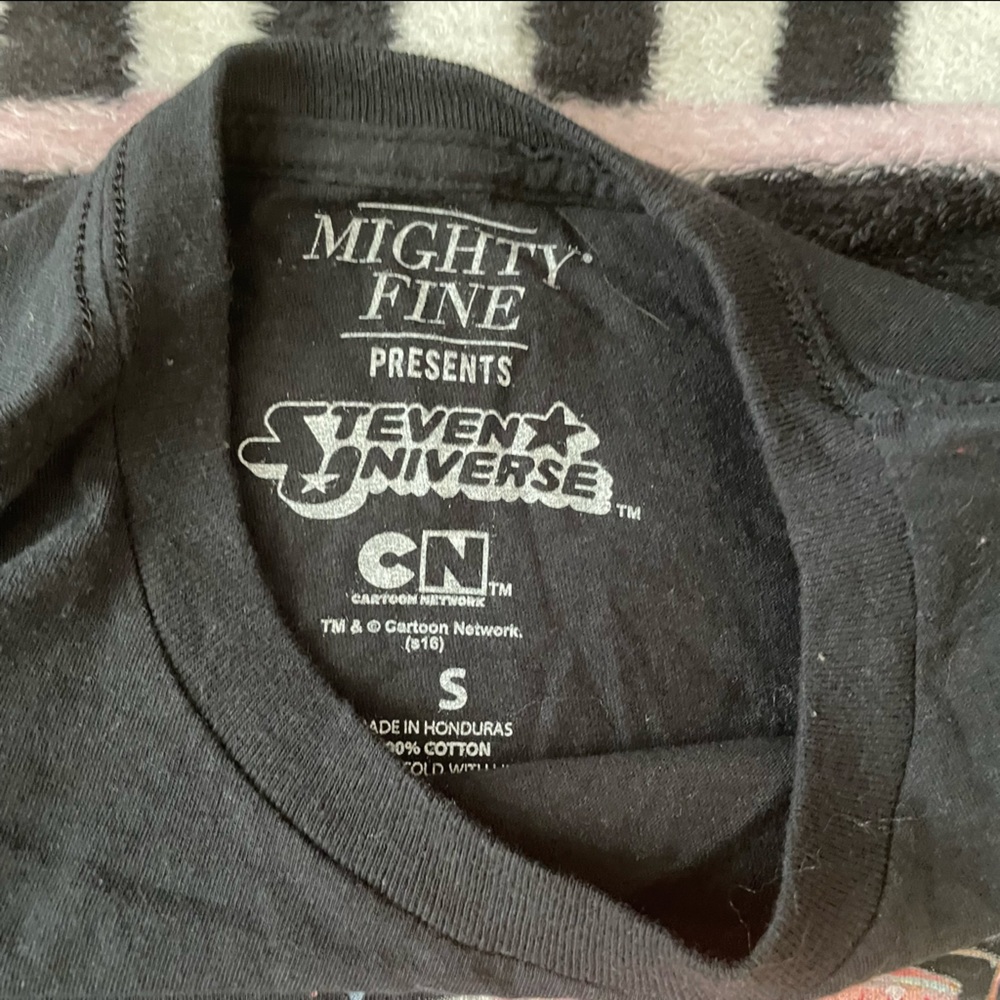 We love fine Steven universe T-shirt size small - Picture 2 of 3